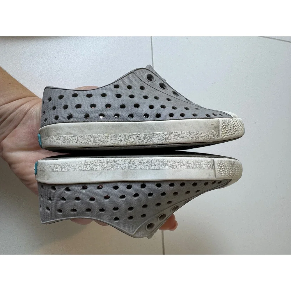 Native Jefferson Slip On Shoes Kids Size‎ 5 Gray Sandals Lightweight Minimalist
